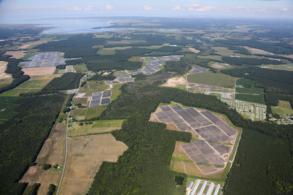 Amazon-Solar-US-East-1.jpg