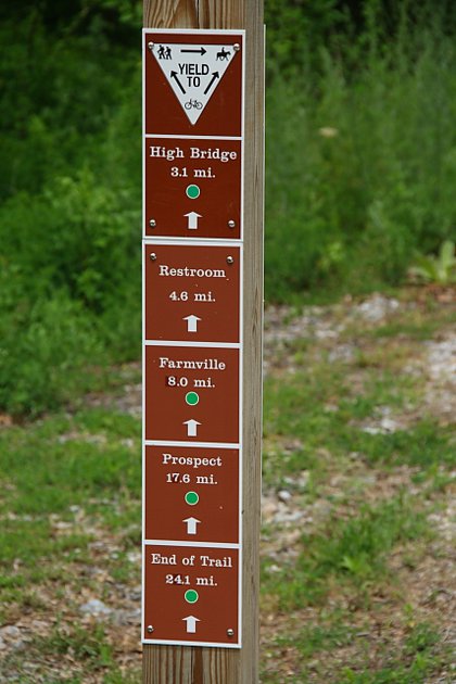 Sign-at-Rice,-VA-Intersection---High-Bridge-Trail-State-Park.jpg